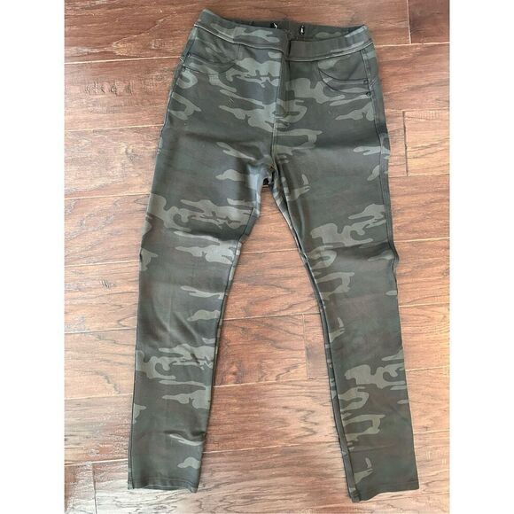 Anthropologie X sanctuary stretchy camouflage pants. ￼ - Picture 1 of 5